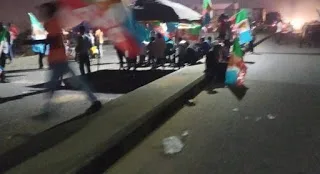 Heavy Tension in bayelsa as APC supporters blocks roads (photos)
