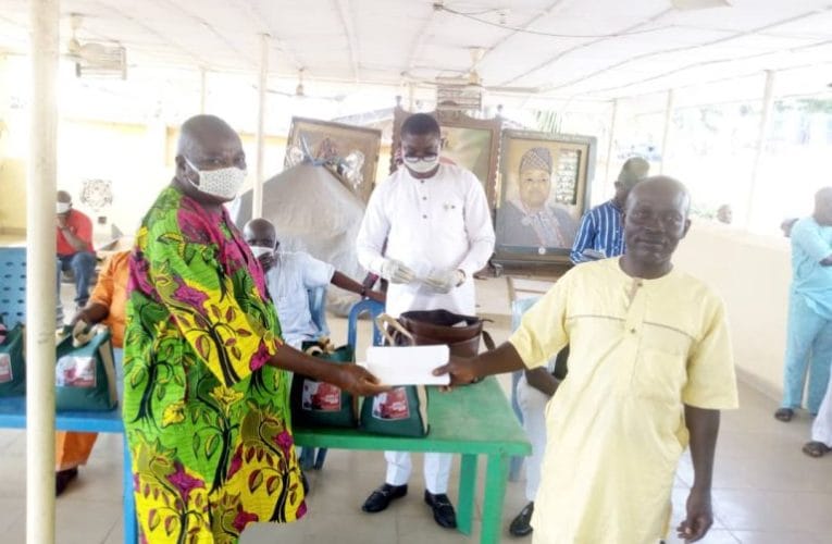 After facilitating maternity home to Ogbomoso, Hon. Jacob distributes relief materials to residents