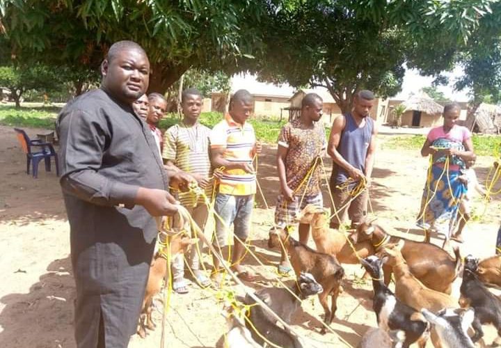 Nigerian politician empowers constituents with ropes
