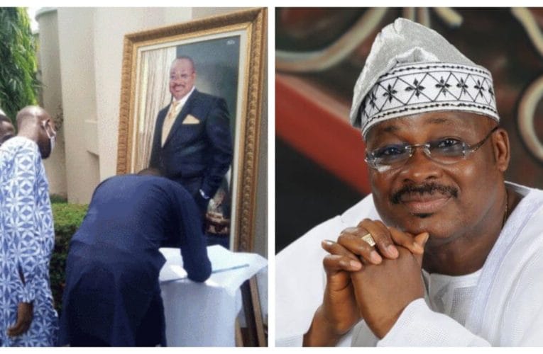 BREAKING: Police take over Ajimobi’s residence
