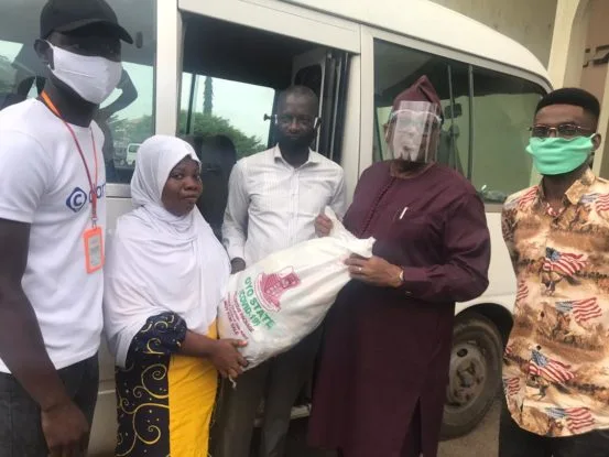 BREAKING: Makinde distributes palliatives to LAUTECH students