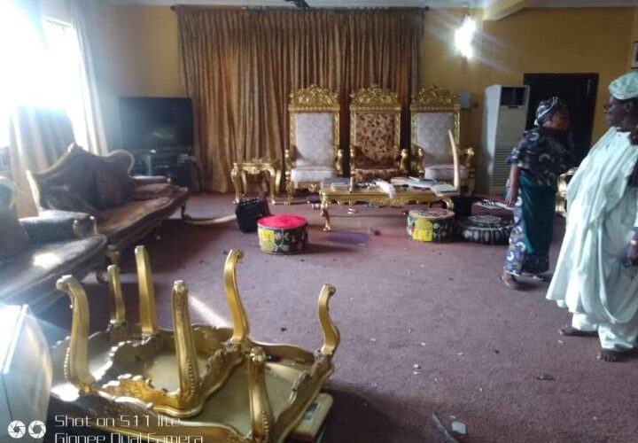 BREAKING: Isiaka-killing: Angry mob set SOUN palace on fire