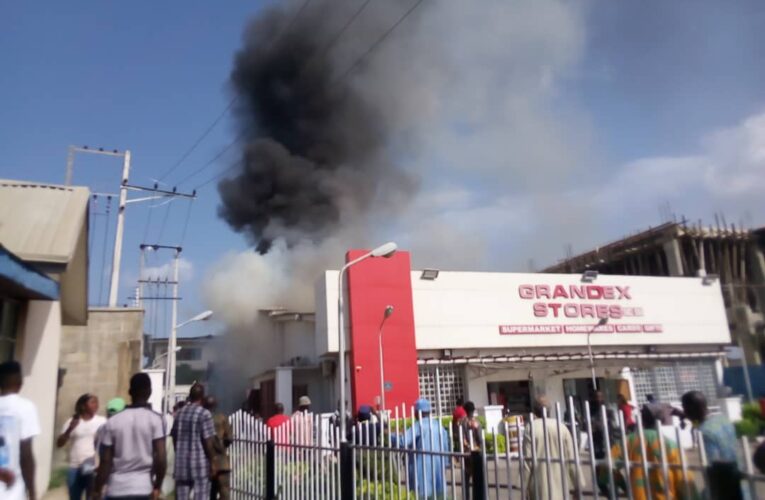 Just In: Fire razes Grandex supermarket In Ibadan