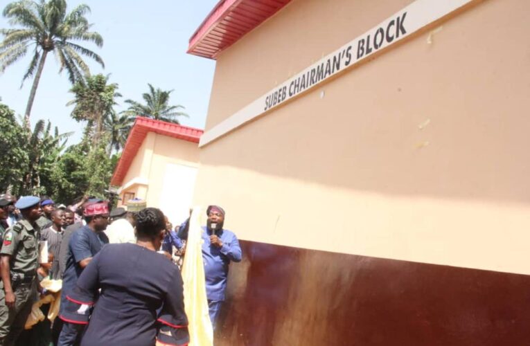Makinde commissions primary school projects donated by alumnus