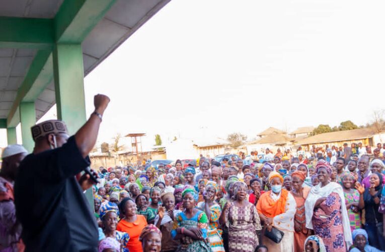 Just In: APC members in mass defection to PDP in Ogbomoso South (PHOTOS)