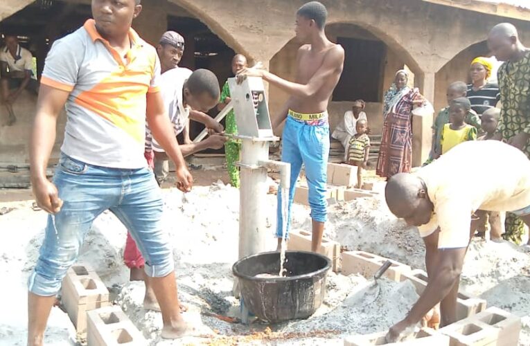 PHOTOS: Orire LG boss installs new borehole, repairs others
