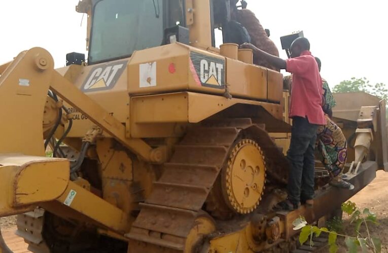 Orire LG boss repairs bulldozer abandoned by previous administration since 2011