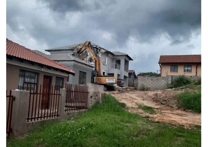 Man demolishes house he built for his girlfriend after she broke up with him
