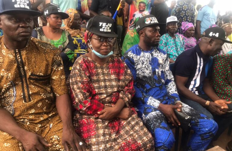 LG election: Mammoth crowd as PDP candidates in Orire take campaign to Oko-Ile, Ahorodada