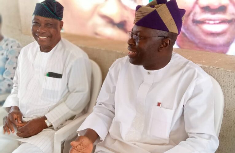 PHOTOS: Excitement as Arapaja receives Oyo Housing Corporation Chair, Barr. Bayo Lawal