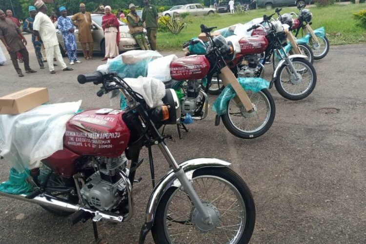 Security: Oorelope LG boss presents motorcycles to vigilantes, hunters