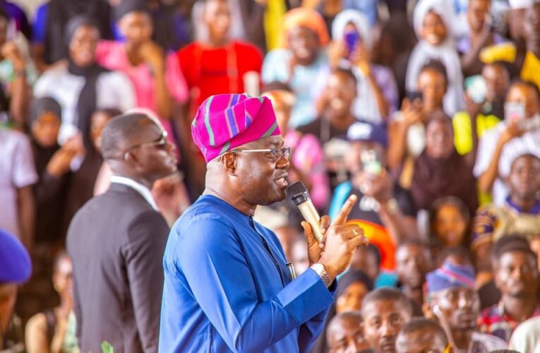 “You are a pro-masses Governor”— LAUTECH alumni hail makinde over tuition fees reduction