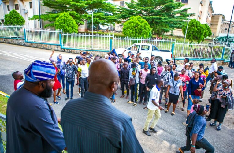 PHOTOS: Encomium as Oyo Govt receives 85 students from UNIJOS 