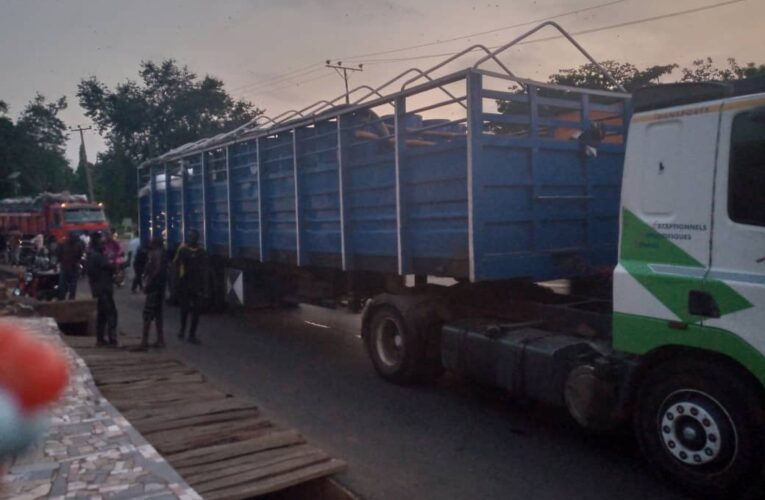 BREAKING: Tears as trailer crushes man along Ogbomoso seminary 