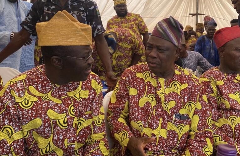 VIDEO: Bayo Lawal, Arapaja, Wolekanle, others attend Olatunji’s in-law funeral in Ogun State