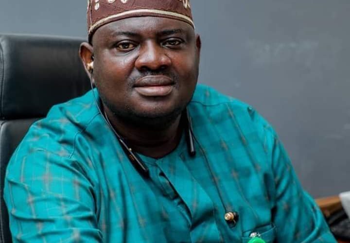 Hon. Adeleye Ogunwole visits family of late Hon. Segun Popoola, donates cash, others