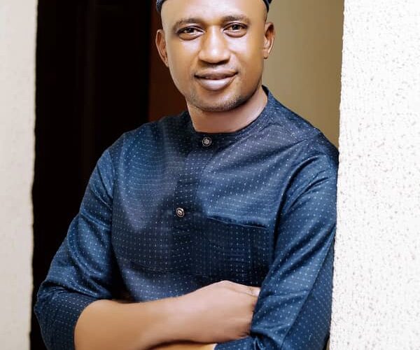 Hon. Sunday Babatunde doles out cash gifts, food items for Sallah
