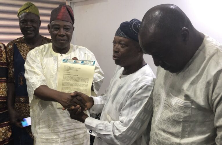 VIDEO: Kishi community congratulates Oyo Deputy Governor, promises bloc votes for Makinde 