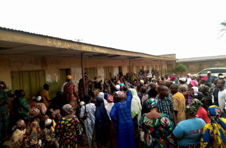 Oluyole agog as Akeem Olatunji empowers 20 PDP members