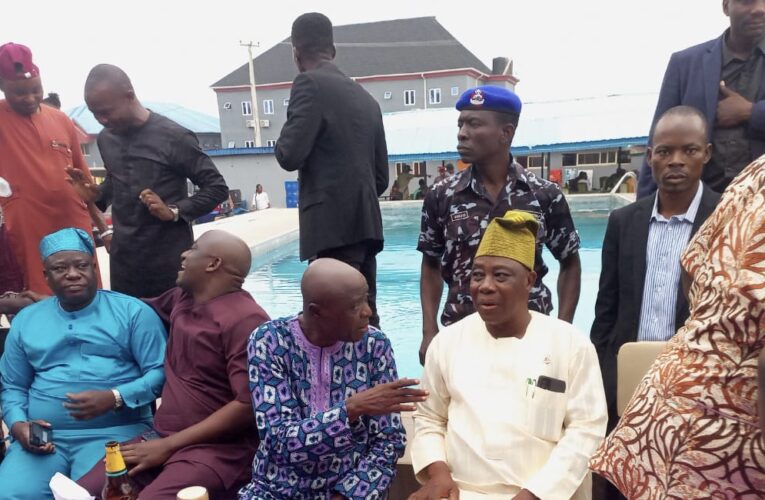 VIDEO/PHOTOS: Oyo Acting Governor arrives Halleluyah residence 