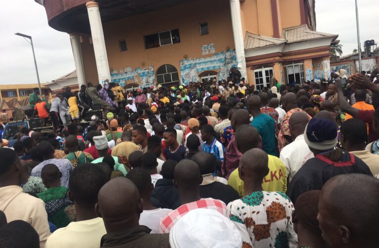 BREAKING: Ogbomoso residents stage protest against kidnapping (PHOTOS)