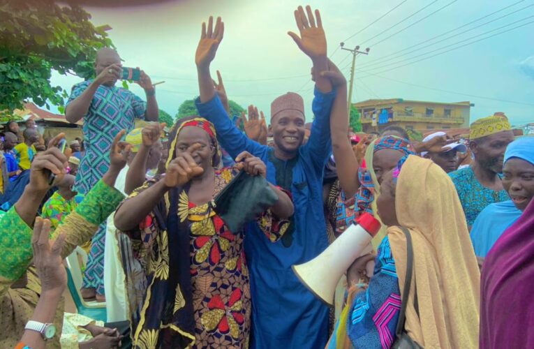 BREAKING: Bayo Lawal harvests top APC aspirant, others in Irepo (VIDEO) 