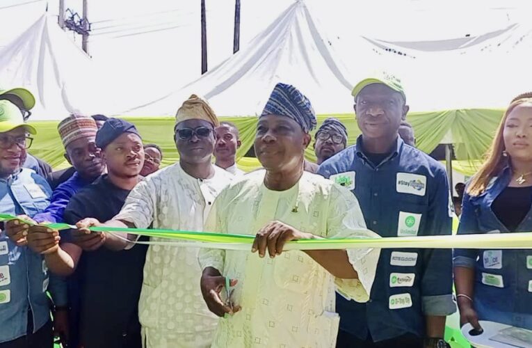 VIDEO: Oyo Deputy Governor commissions ultra-modern Gloworld outlet 