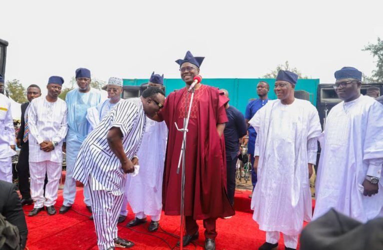 2023: ‘I am sorry your Excellency’— Osupa bows to Makinde, drums support