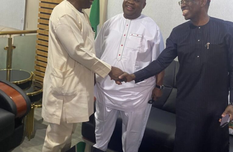 VIDEO: Oyo Deputy Governor, others await Atiku’s arrival