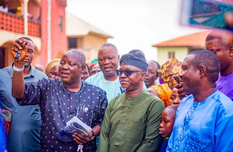 Excitement as Makinde Gifts Bus to Ori Oke Baptist Church Ogbomoso 