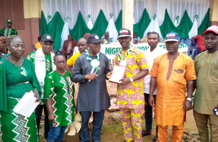 JUST IN: Oyo PDP Publicity Secretary, Akeem Olatunji Bags NUT Meritorious Award