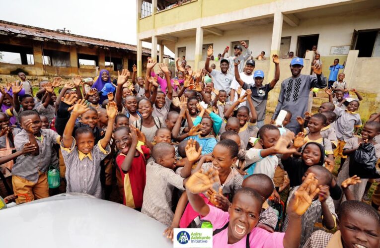 PHOTOS: Asiru Adekunle Foundation doles out school uniforms, socks, foot-wears to Students in Iseyin LG
