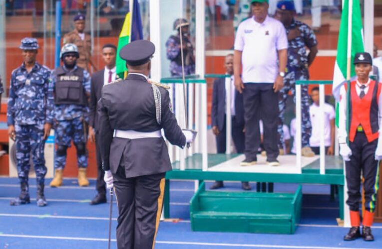 Nigeria @62: Bayo Lawal amazes observers, stays standing for 3hours 