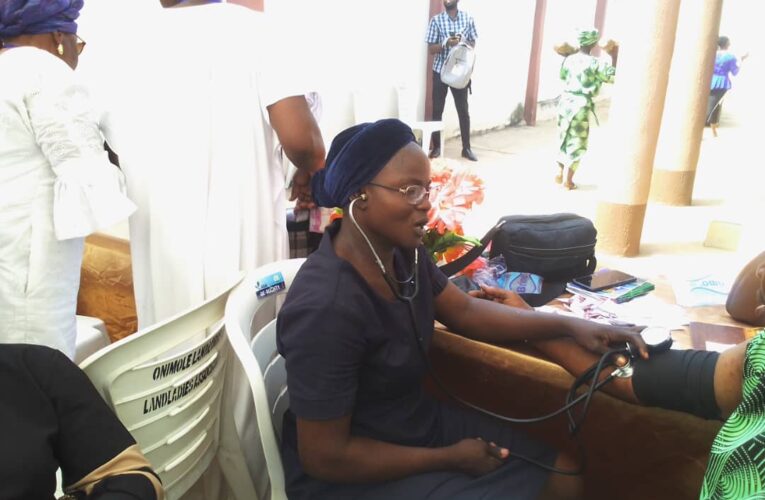 2023: Oyo deputy gov’s wife attends One-day heath check, solicits support for Makinde’s re-election bid 