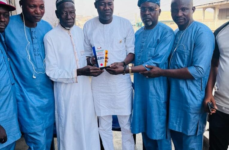 Makinde’s aide, Ige honored by Yerokun Ajegunle community 