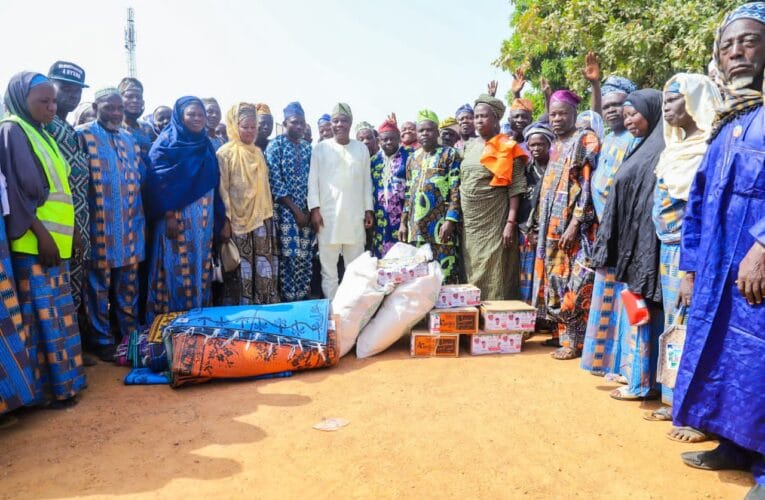 Oyo Food Stuff Dealers meet Bayo Lawal, declare support for Makinde