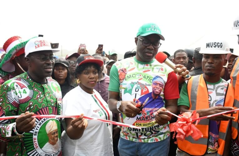 Arapaja in attendance as Makinde flags off Odo Ona Kekere-Arapaja-Asunle Road, says communities involved in devts 