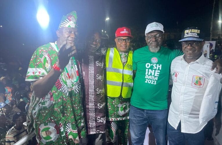 Oyo AANFE Chairman, Ayo Olopoenia congratulates PDP Reps elect, Oyedeji Oshine 