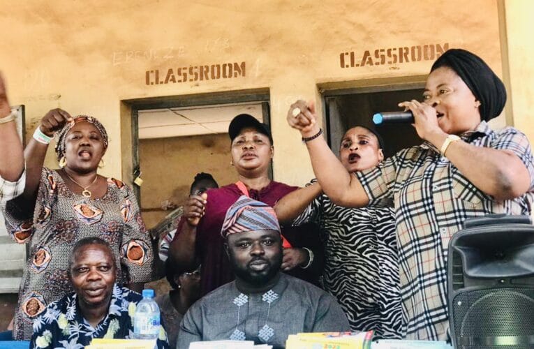 BREAKING: Afonja empowers over 500 students in 31 schools who are less privileged