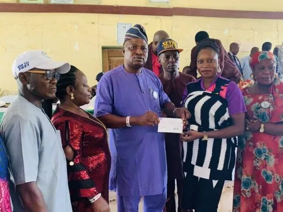 Excitement As Oyo LG Boss, Obalowo Doles Out Millions Of Naira To Widows, Market Women, Artisan, Student, Others