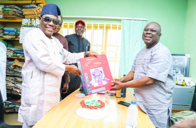 Oyo Deputy Gov felicitates with Farinto at 60 
