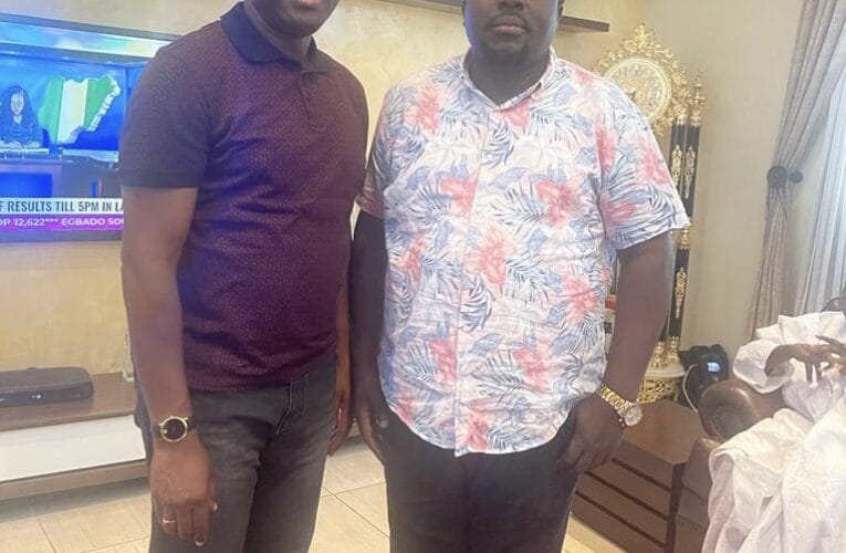PHOTONEWS: LAUTECH alumni pays Makinde congratulatory visit