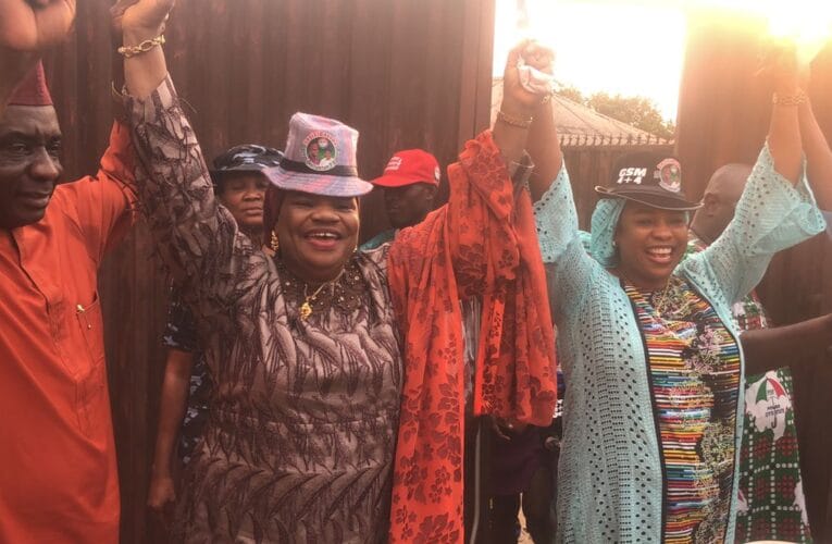 VIDEO: Bashorun Oluwonla residents receive Wife of Oyo deputy gov with fun-fair, vow to re-elect Makinde 