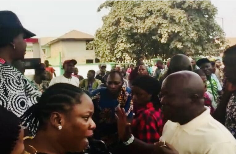 VIDEO: Makinde’s campaign cordinator in Ogbomoso South, Hon. Rotimi distributes fuel to over 150 commuters 