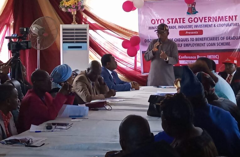 Oyo govt disburses cheques to 91 beneficiaries of Graduate Industrial Self-Employment Schemes (GISES)