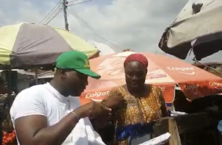 VIDEO: Ex-Reps candidate, Hon. Taiwo Raheem takes campaign to Ibadan markets for Makinde’s re-election 