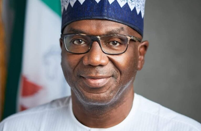 Kwara Gov asks residents to collect old, new naira notes
