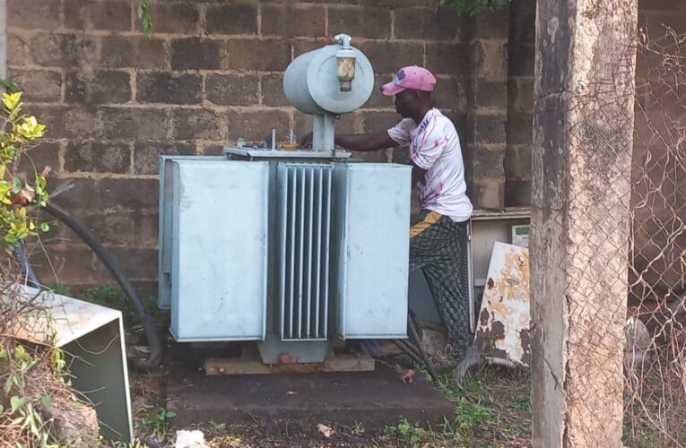 Oyo Govt. Gives 500KVA transformer to OYSROMA / Eleyele Community