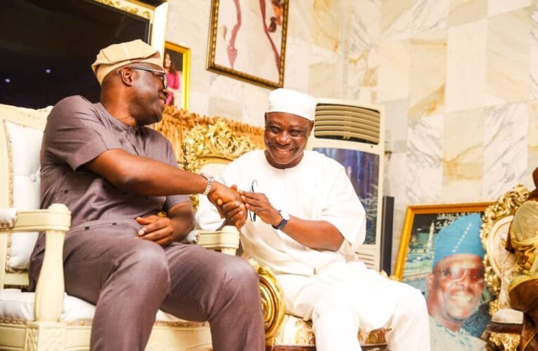 Oyo Deputy Governor felicitates with Principal on emerging NGF Vice Chairman