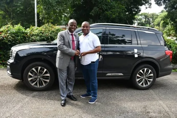 PHOTOS: Makinde Presents Cars To Ace Journalists In Ibadan 